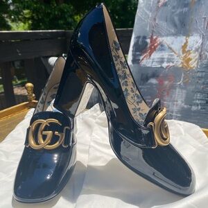 Gucci NWOT Block Heel Black Patent Leather Pumps with Gold Double GG